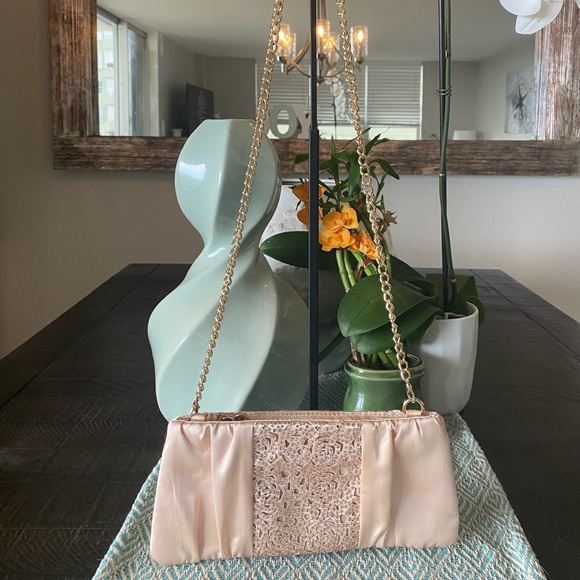 Betsy Johnson Clutch (Pink) w/Gold Hardware & Removable Chain. - Picture 2 of 10